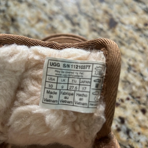 Great condition uni sex toddler uggs booties - Picture 4 of 6